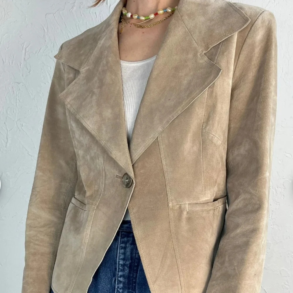 Anne Klein vintage suede 100% leather light tan blazer. Size PS